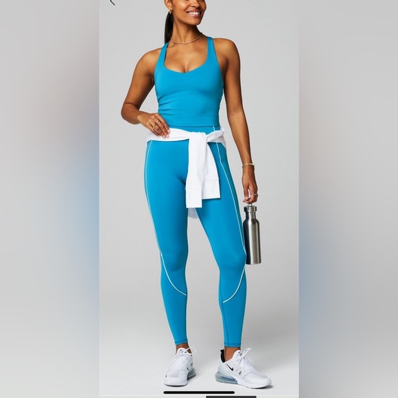 🔥Fabletics built in tank cropped - Picture 5 of 7